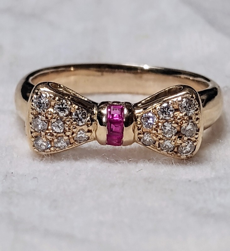 18k YG  Ruby and Diamond Ring Bow Motif White Diamonds Size 6.25 4.87grams Nice 
