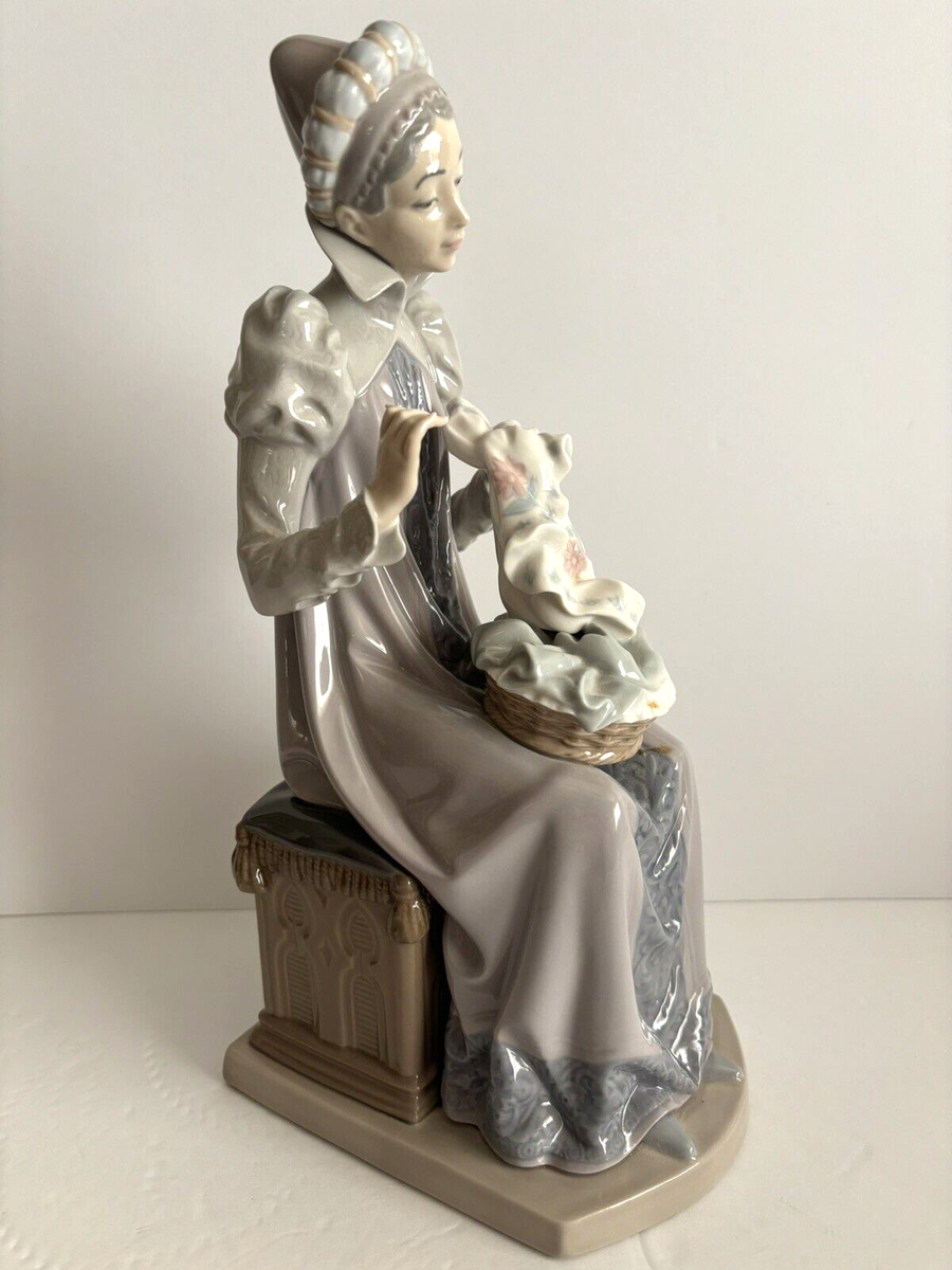 Lladro Spain Discontinued Lady Sewing a Trousseau 5126 Figurine 11