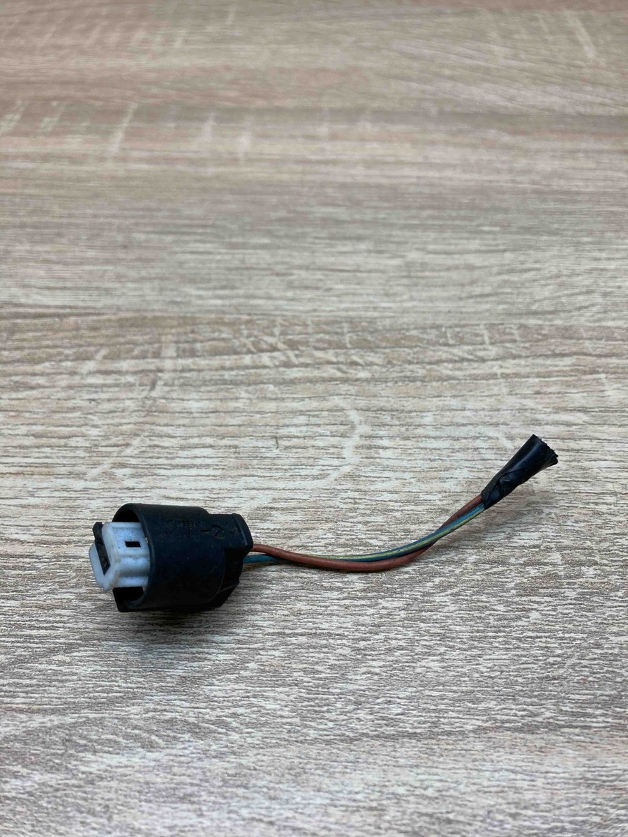 1718555 1 BMW E Series Connector Plug Unit Computer Wire Socket OE 