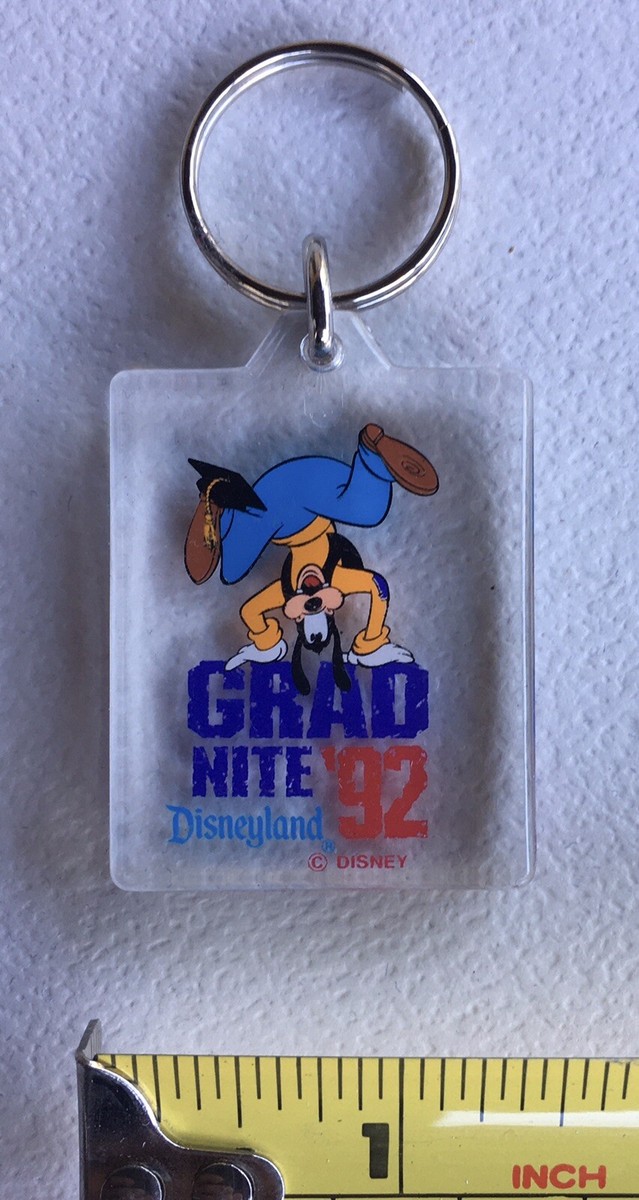 DisneyGRAD NiTE'93 キーホルダー Vintage Disneyland Grad Nite 1992 Button And Keychain