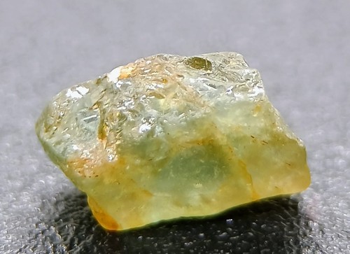 100% NATURAL AUSTRALIAN Rough Dark Yellowish Green SAPPHIRE 2.34ct Tasmania SI1 - Picture 1 of 16