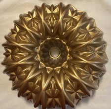 Nordic Ware Gold Version Crystal Bundt Pan Ca...