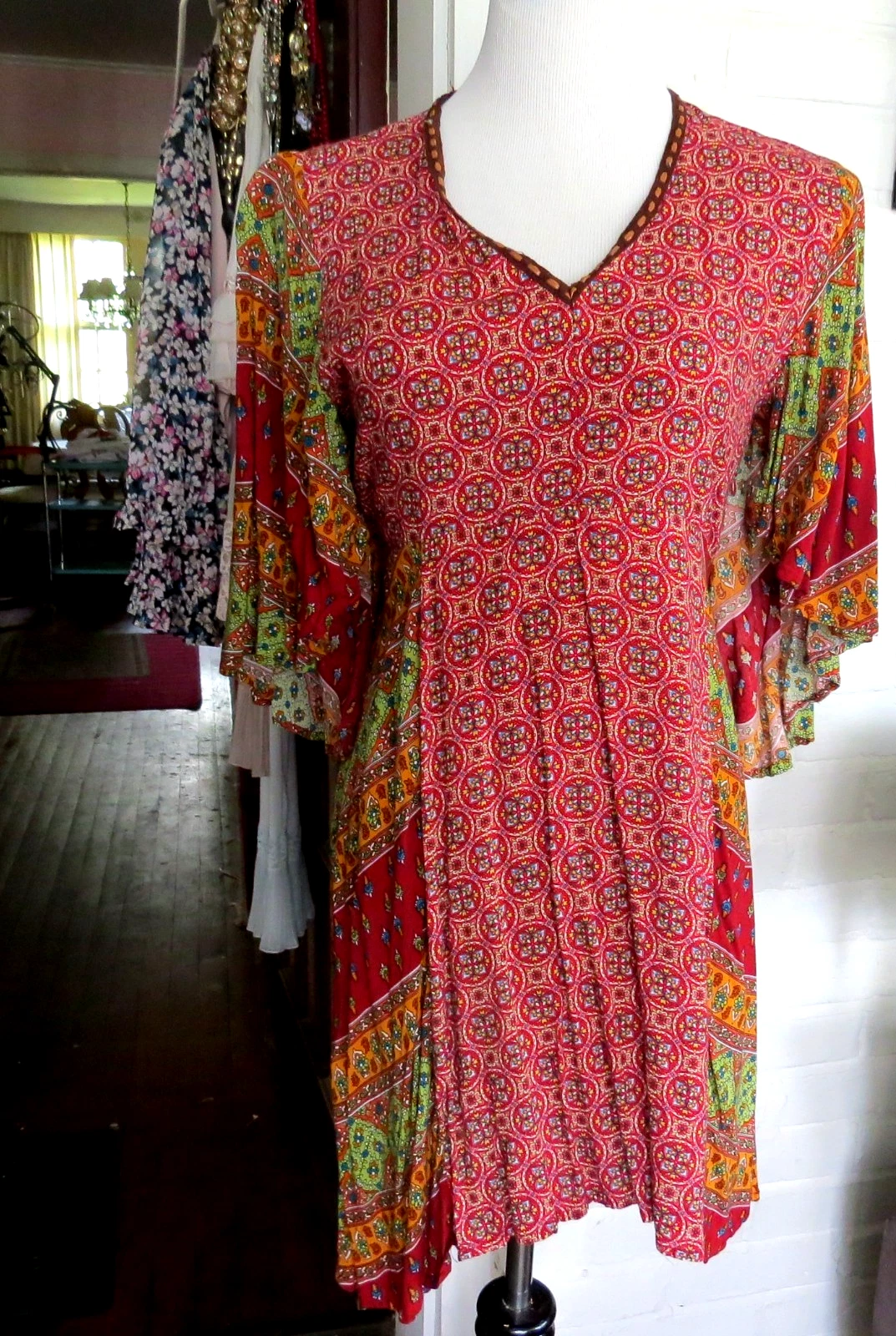 Umgee Boho Mixed Print Angel Sleeve Tunic Top med tie front or back
Opens in a new window or tab