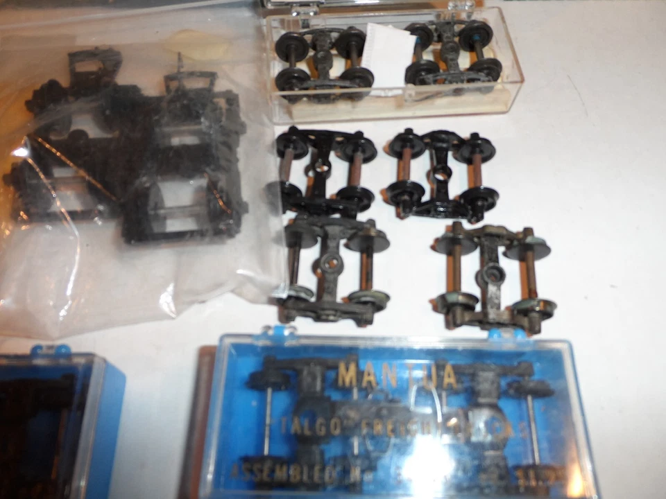 HO SCALE MISC. FREIGHT CAR TRUCKS LOT OF 18/9 PAIR - Image 2 of 3
