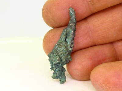 NATIVE COPPER CRYSTALLIZED, MALACHITE - Horcajo Mines, Spain / 4 x 1,3 x 0,4cm