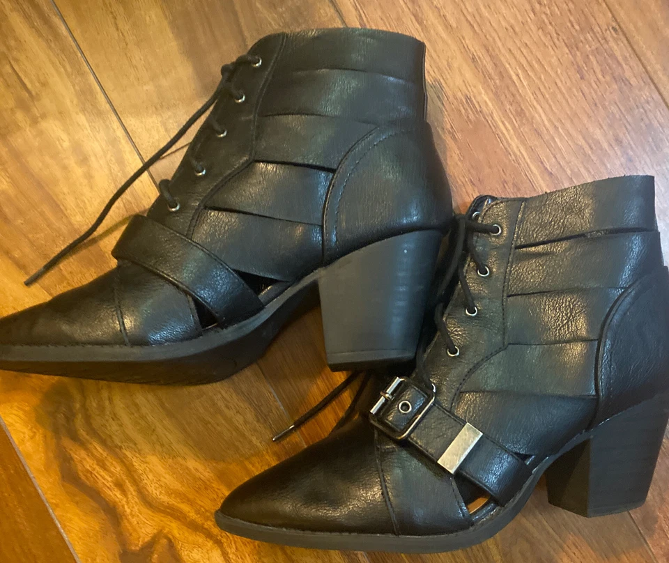 Qupid Black Lace up Booties 8.5B Vegan Leather - Image 4 of 4