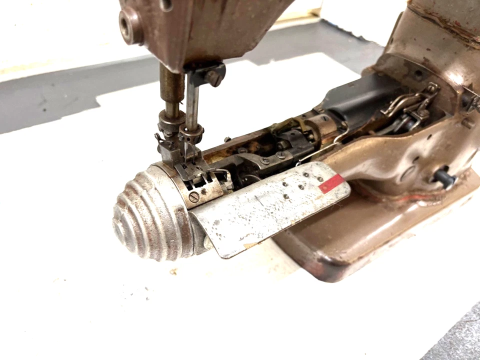 MÁQUINA DE COSER INDUSTRIAL UNION SPECIAL 33700 2 AGUJAS CILINDRO PEQUEÑO PUNTO DE CUBIERTA Foto 4 de 4