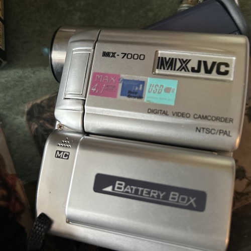 JVC MX DV7000 Digital Video Camcorder With Bag and Instructions - Picture 3 of 15