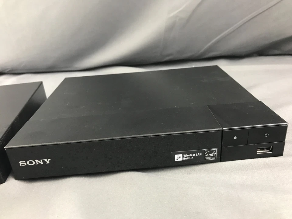 Reproductor de Blu-ray y DVD Sony BDP-S3700 Wi-Fi/sin probar/solo unidad lote de 2 para pieza Foto 4 de 4
