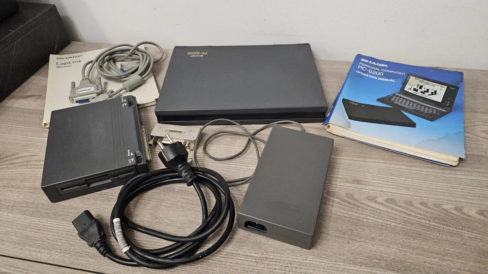 Portatil Sharp PC-6200, Intel 286 - Immagine 4 di 4