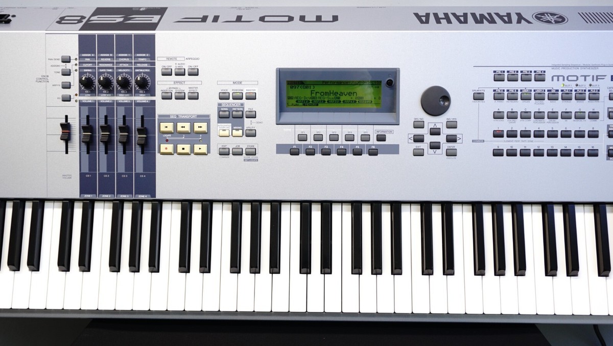 Yamaha Motif ES 8 88 Music Production Synthesiser Workstation