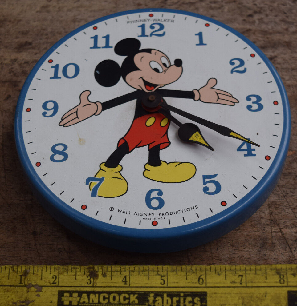 Vintage Walt Disney Production Mickey Mouse Phinney Walker Clock