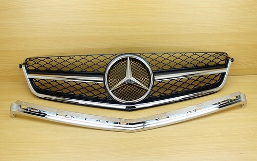 (Only Pre-Facelift) Gloss Black Front Grille Fit BENZ W204 C-Class 2008-2011 - Picture 2 of 7