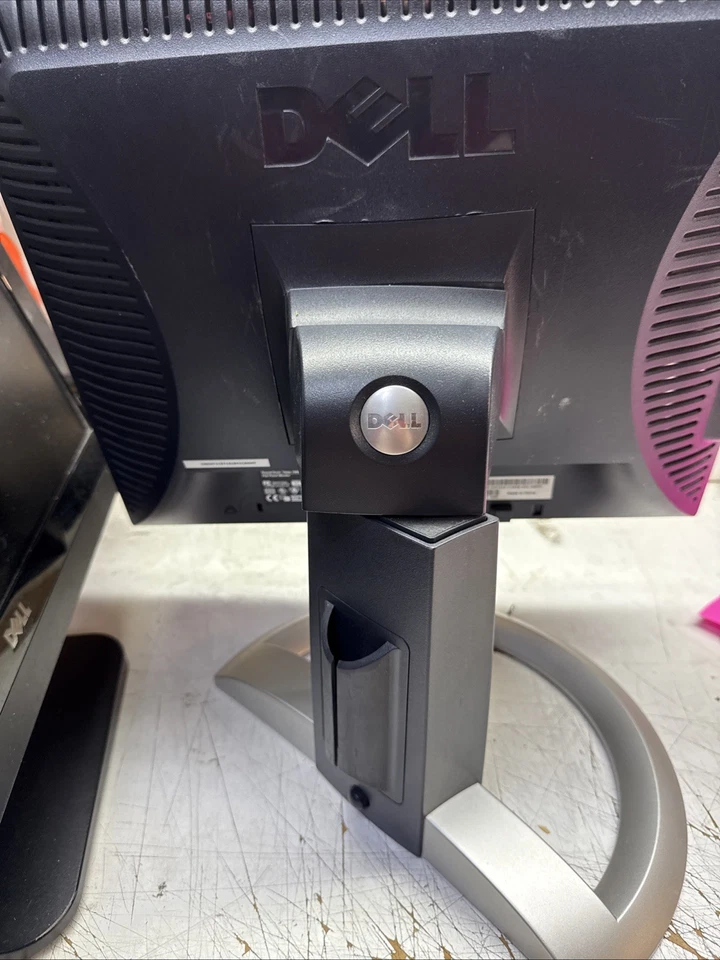 Dell 17" 1703FPs 50-60hz Monitor with Stand - Image 3 of 4