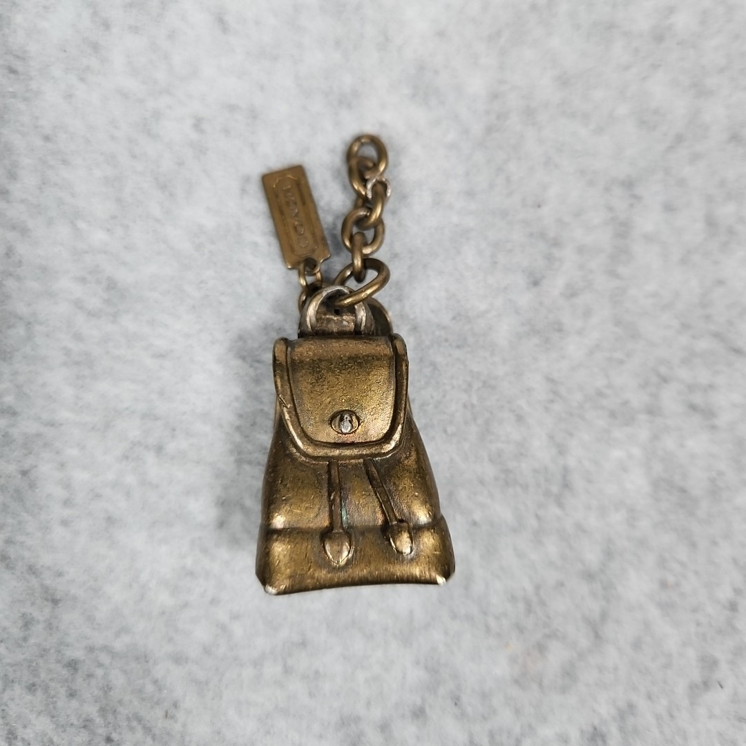 小物 COACH Heritage Turnlock Bag Charm Yellow Heritage turnlock bag charm : r/Coach