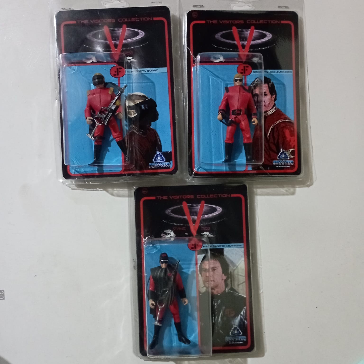 V the final battle visitors 3.75' set x 3 toys Commander, Lieutenant, Security.