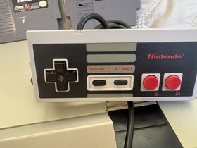 Nintendo NES-001 Console Bundle with Mario/Duck Hunt And Top Player&rsquo;s Tennis