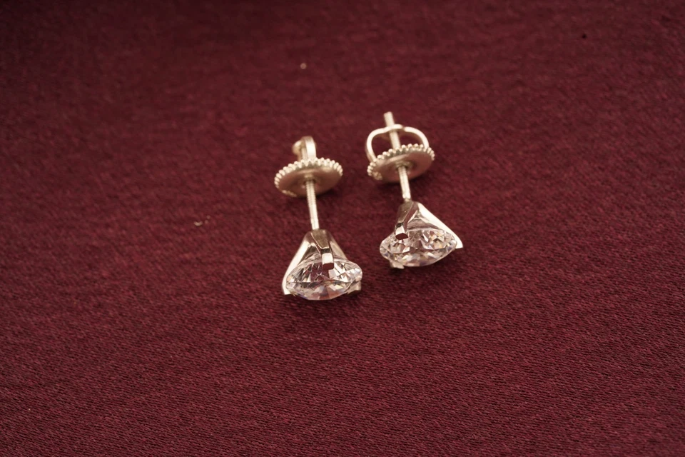 2Ct Round Cut Natural Moissanite Handmade Stud Earrings 14K White Gold plated Foto 4 de 4