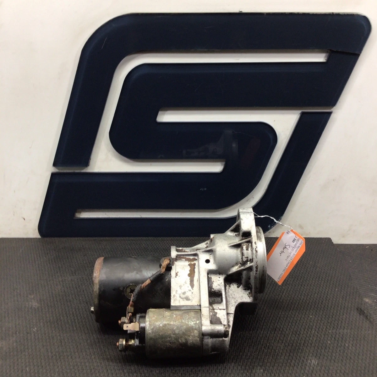 sara品です 84-86 Nissan 300zx Z31Top Cowl Weather-strip Rubber Seal OEM 66920