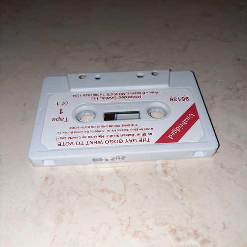 The Day Gogo Went To Vote Recorded Book & Audiocassette - Foto 11 di 17