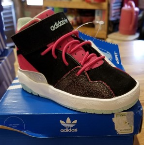 adidas crestwood mid red