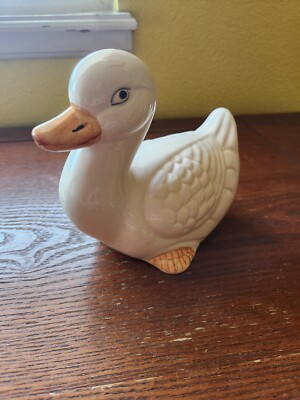 Vintage Sassy Ceramic Duck Silly Goose Figurine White Feathered WBI 1989 Taiwan 