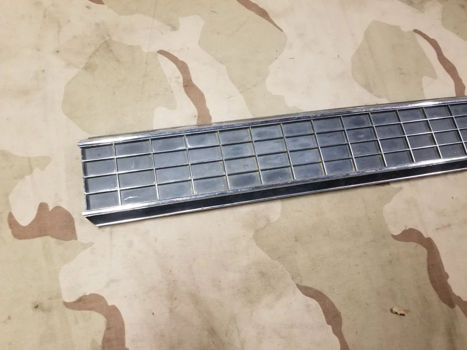 Ford Torino 1970 panel trasero cromado acabado negro OEM FoMoCo 70 D00B-65423A40A Foto 2 de 4