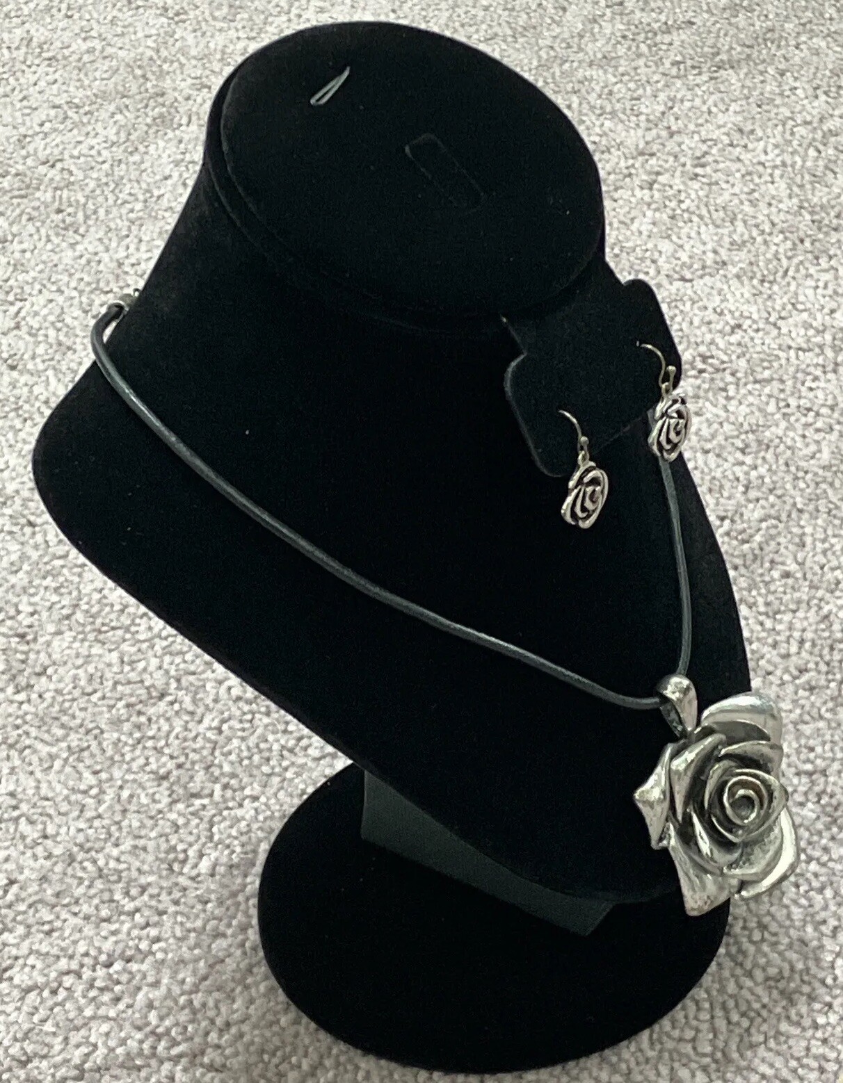 STATEMENT SILVER TONE “ROSE” NECKLACE/EARRINGS SET - image 6