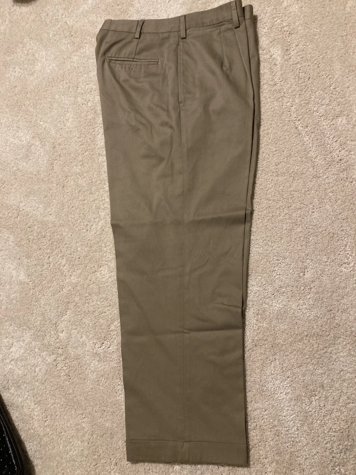 Eddie Bauer Classic Fit Cotton Dress Khaki Pants*Pleated*Wrinkle & Stain Resist