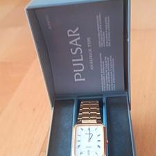 Pulsar Quartz Quarz Armbanduhr rechteckig Gold, weißes Zifferblatt, Box