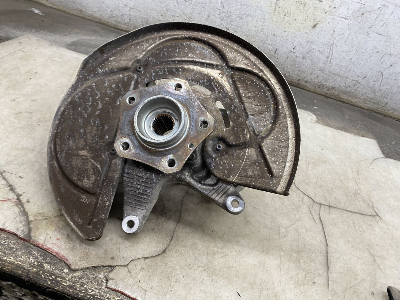 2020-2024 ASTON MARTIN DBX OEM 4.0L RIGHT REAR SPINDLE KNUCKLE WHEEL HUB