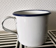 Alter Emailletopf-mit Henkel-weiß/ blau- 8,2cm H -10cm Durchmesser- Deco