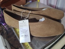 A New Day Tan Memory Foam Slip On Flats Suede Like Material Sz 9 Women's NWT