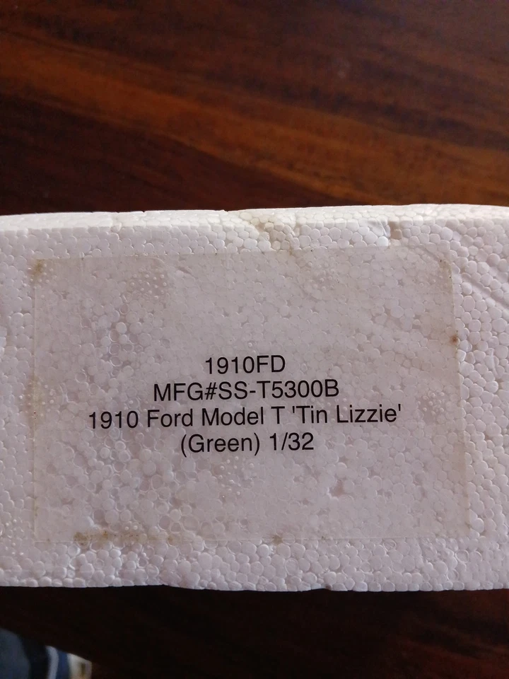 1910 Ford Model T ‘Tin Lizzie’ 1:32 Die Cast National Motor Museum Mint Green - Image 2 of 2