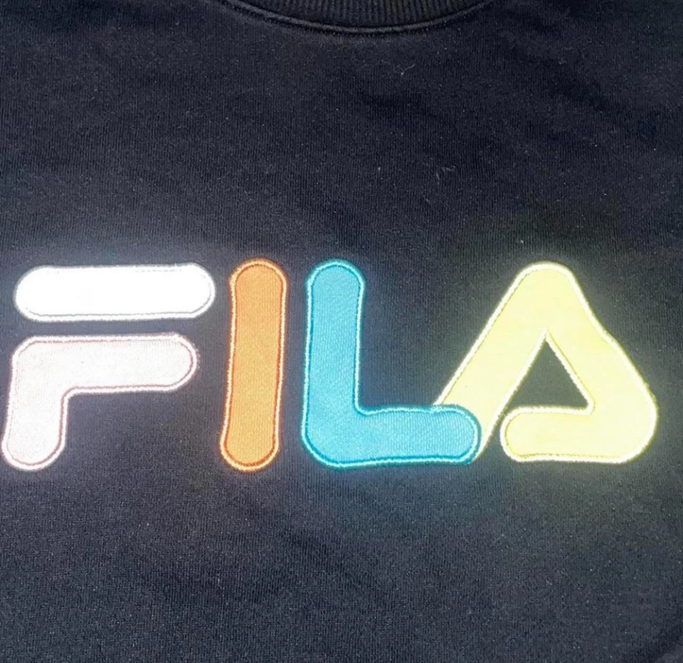 FILA Sudadera Pullover Cuello Redondo Colorido Logo Negro Cómoda Para Mujer Talla Pequeña Y2K Foto 3 de 4