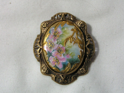...Antique Gold Tone, Beautiful Limoges Flowers & Leaves Cameo Brooch or Pendant