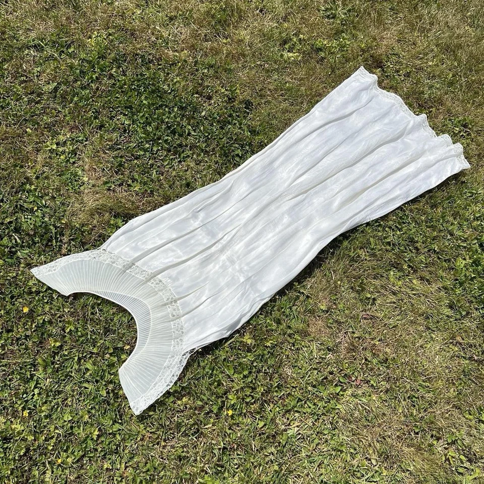 Vestido sin mangas vintage de satén y encaje blanco de los años 40 y 50 de Barbizon Foto 4 de 4