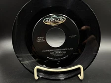 The 4 Seasons, I Saw Mommy Kissing Santa Claus / Santa Claus Is Coming To Town