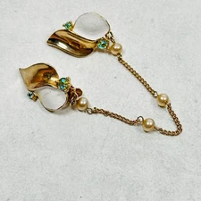 VTG Sweater Clip Faux Pearl Green Crystal Gold Tone Pin Clip Scarf Jewelry