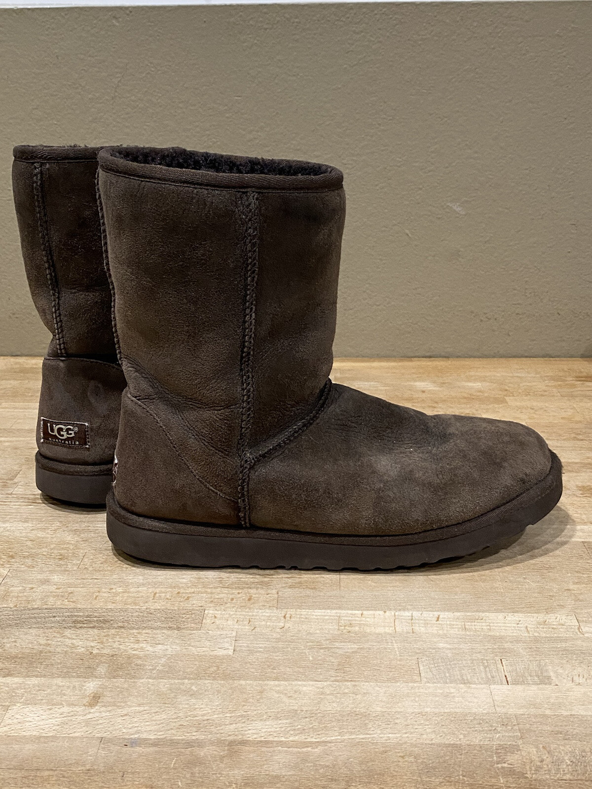 UGG Australia Mens Sz 10 M Classic 