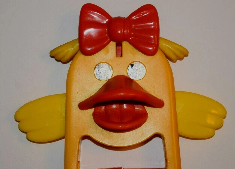 Juguete para bebé vintage, amarillo y naranja playskool "moveable chick", 6,00", usado Foto 2 de 3