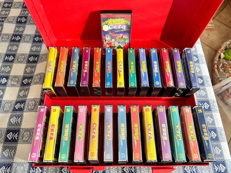 C'ERA UNA VOLTA 1/26 COMPLETA + SPECIALE NATALE fascicoli, cassette, valigetta - - Immagine 2 di 4