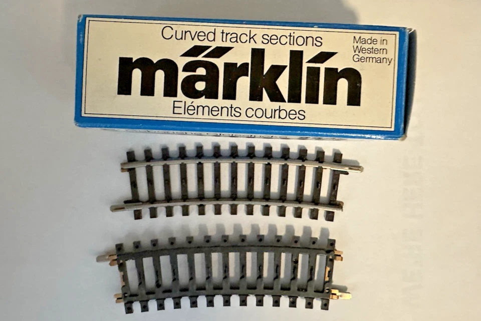 Märklin 2228 HO R1 15 Degree Curved "Eight Tie" K Track Section ( 5 Sections ) - Image 2 of 2