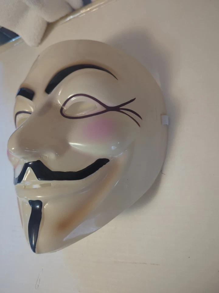 Официально лицензированная маска V for Vendetta Guy Fawkes — Halloween Anonymous DC WB - Изображение 3 из 4