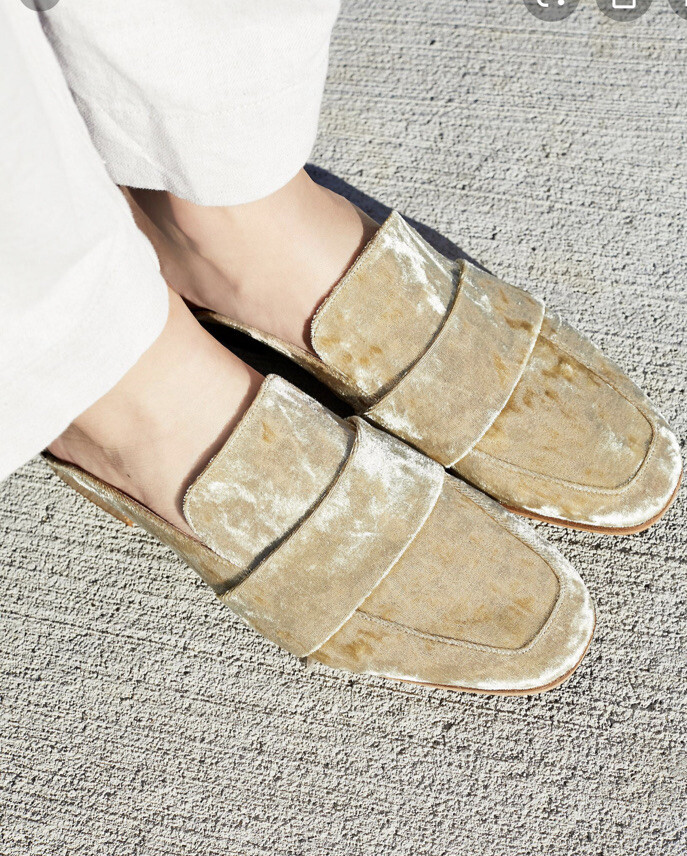 Бархатные лоферы без шнуровки на плоской подошве Free People At Ease Mule 37 98 долларов США 11590₽