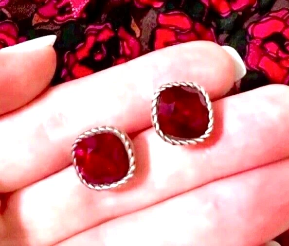 BRIGHTON SPARKLEVILLE RUBY RED HUE SWAROVSKI CRYSTAL SILVER EARRINGS VG+✨VINTAGE - Image 2 of 4