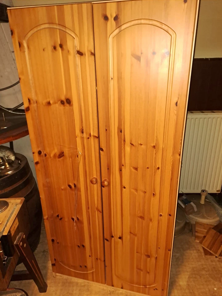 Vollholzschrank Selbstabholer Hoch 185 M, Tief 88 cm, Breit 60cm