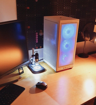 High-End ITX PC AMD Ryzen 7 7800X3D, 64GB DDR5, Radeon RX 7800XT 16GB