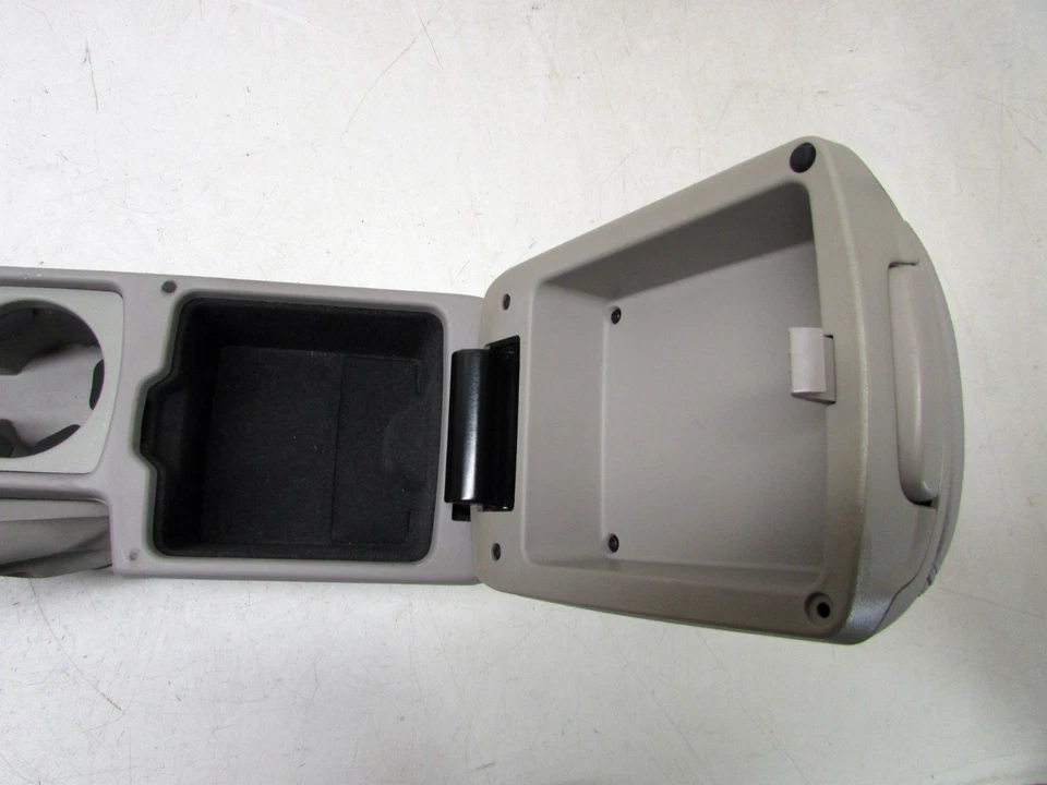 Volvo S40 2006 consola central moldura portavasos con reposabrazos gris OEM 05 06 07 Foto 4 de 4
