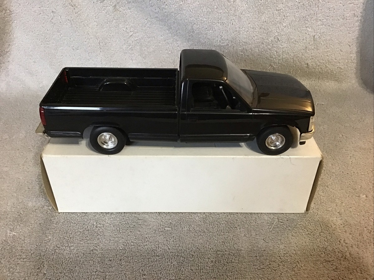 1988 AMT Ertl CHEVROLET SILVERADO C-1500 Scale 1/24 Diecast NEW 